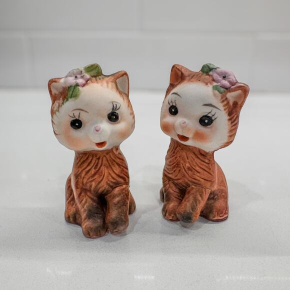 1950's Adorable Porcelain Bisque Pretty Kitties Decor Salt and Pepper Shaker Set - Picture 8 of 8